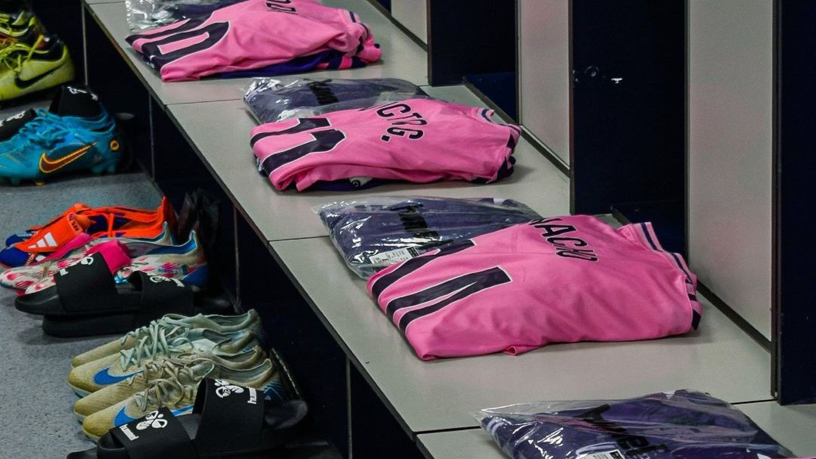 Imatge del vestidor visitant de Riazor abans de començar el partit