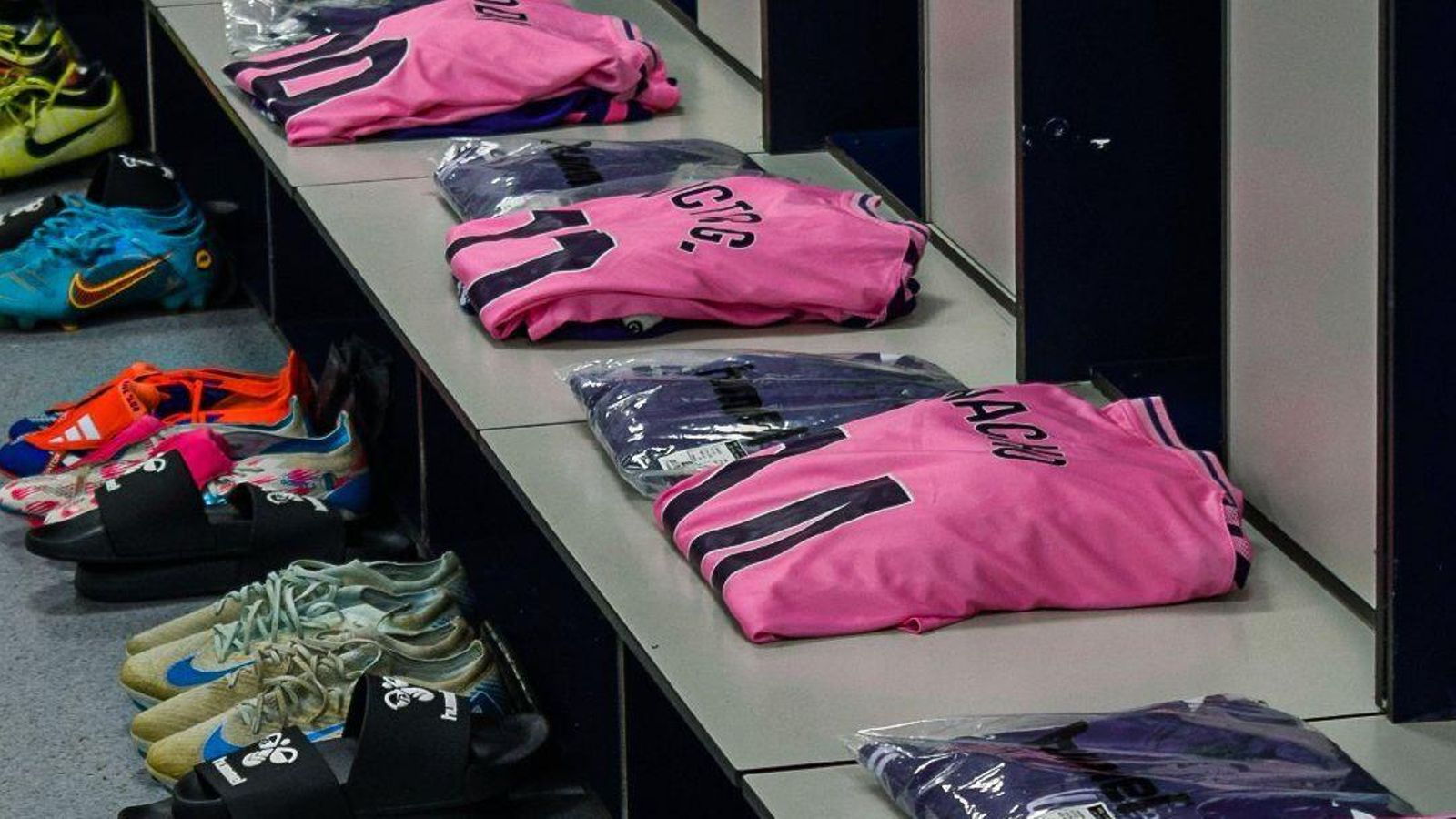Imatge del vestidor visitant de Riazor abans de començar el partit