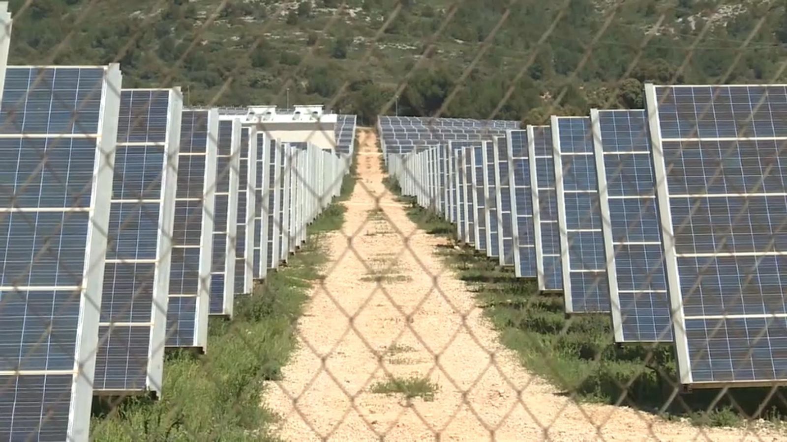 En imatge, una planta fotovoltaica del Serrans