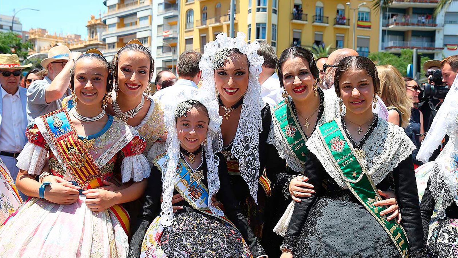 D'esquerra a dreta, Daniela, Rocío, Andrea, Aleida, Carla i Lucía, representants de les nostres festes