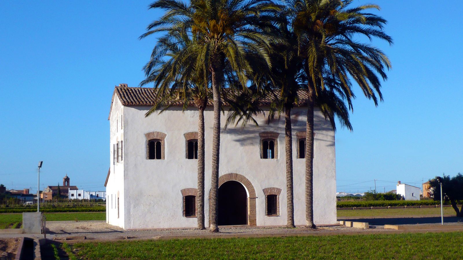 Una alqueria d'Alboraia envoltada de camps de xufa, a l'Horta Nord