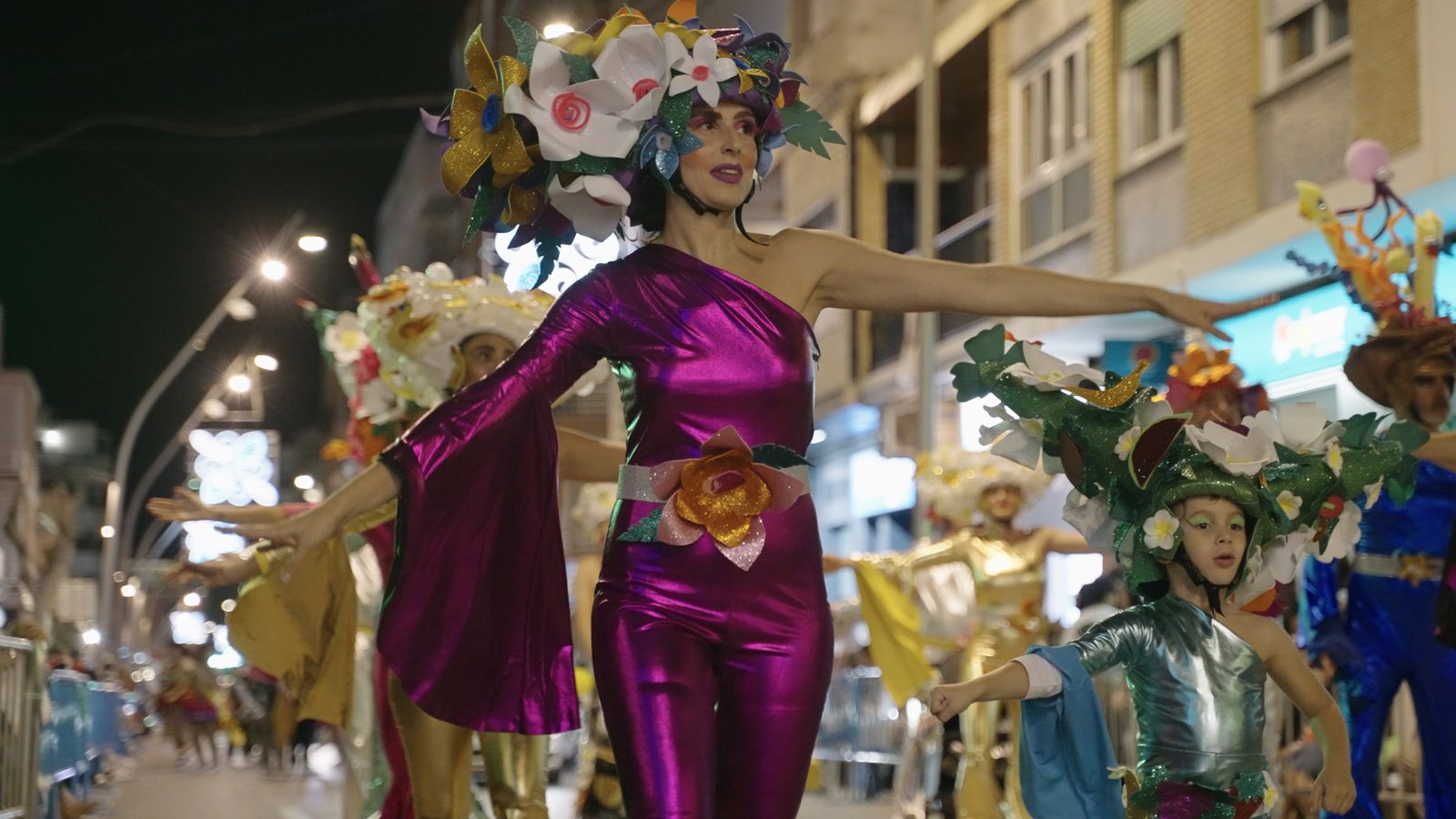 Gran desfilada de carrosses i disfresses a Pilar de la Horadada