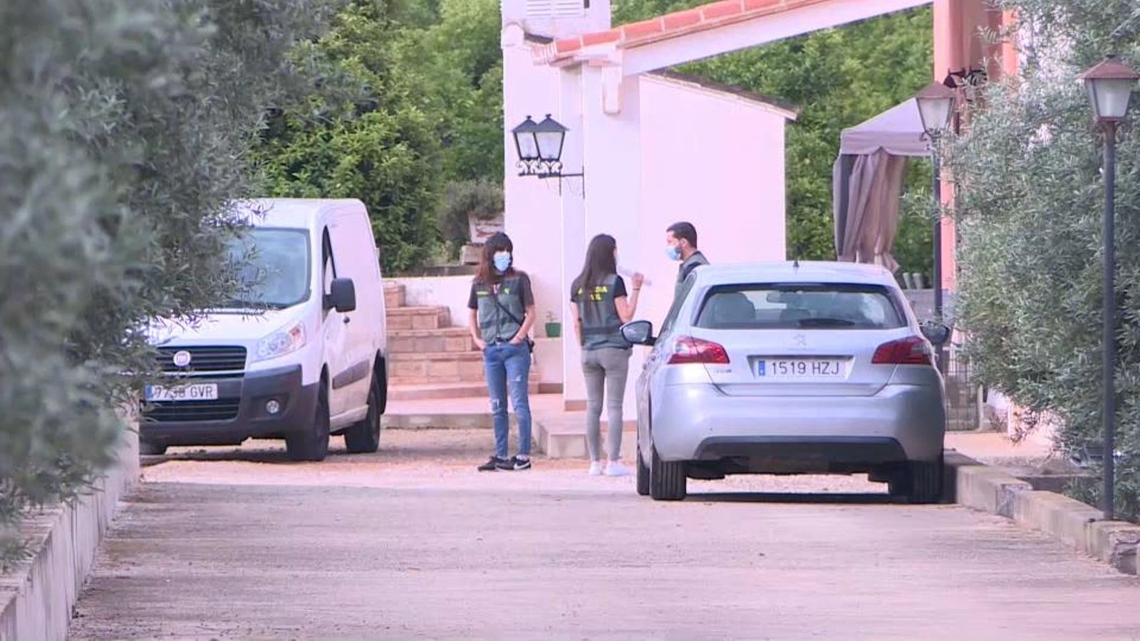 Agents de la Guàrdia Civil inspeccions la finca familiar de David Soler, el detingut pel presumpte assassinat de Wafaa Sabbah
