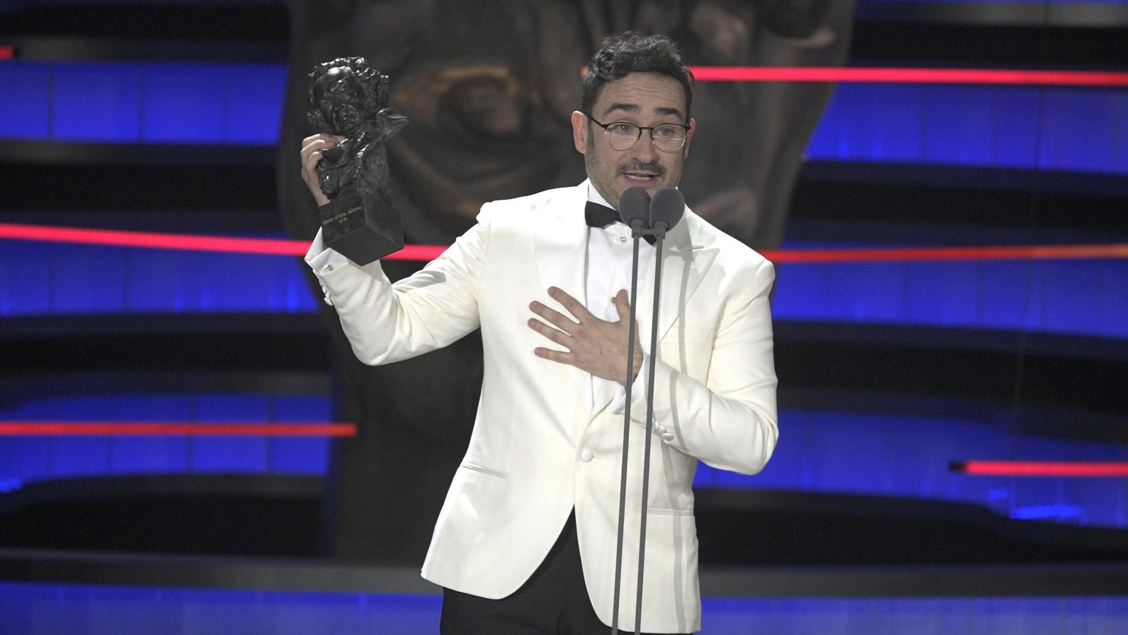 J.A. Bayona recull el premi a millor director per 'La societat de la neu'