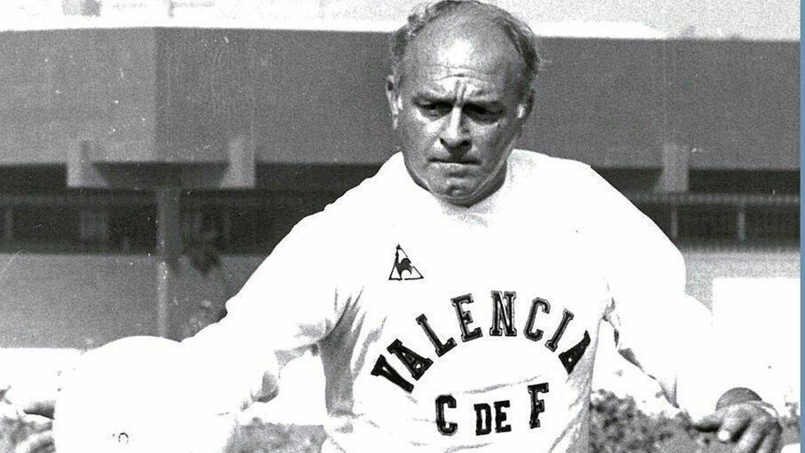 Di Stefano en la seua època com a entrenador del València CF