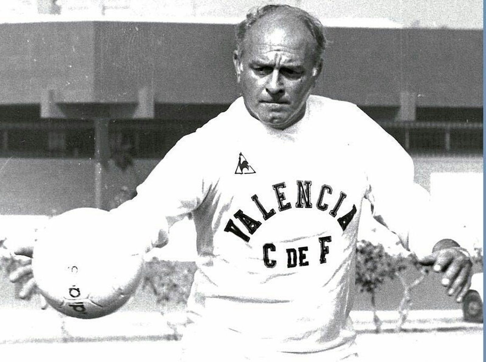 Di Stefano en la seua època com a entrenador del València CF