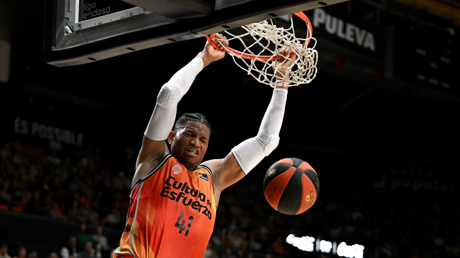 Jasiel Rivero fa una esmaixada