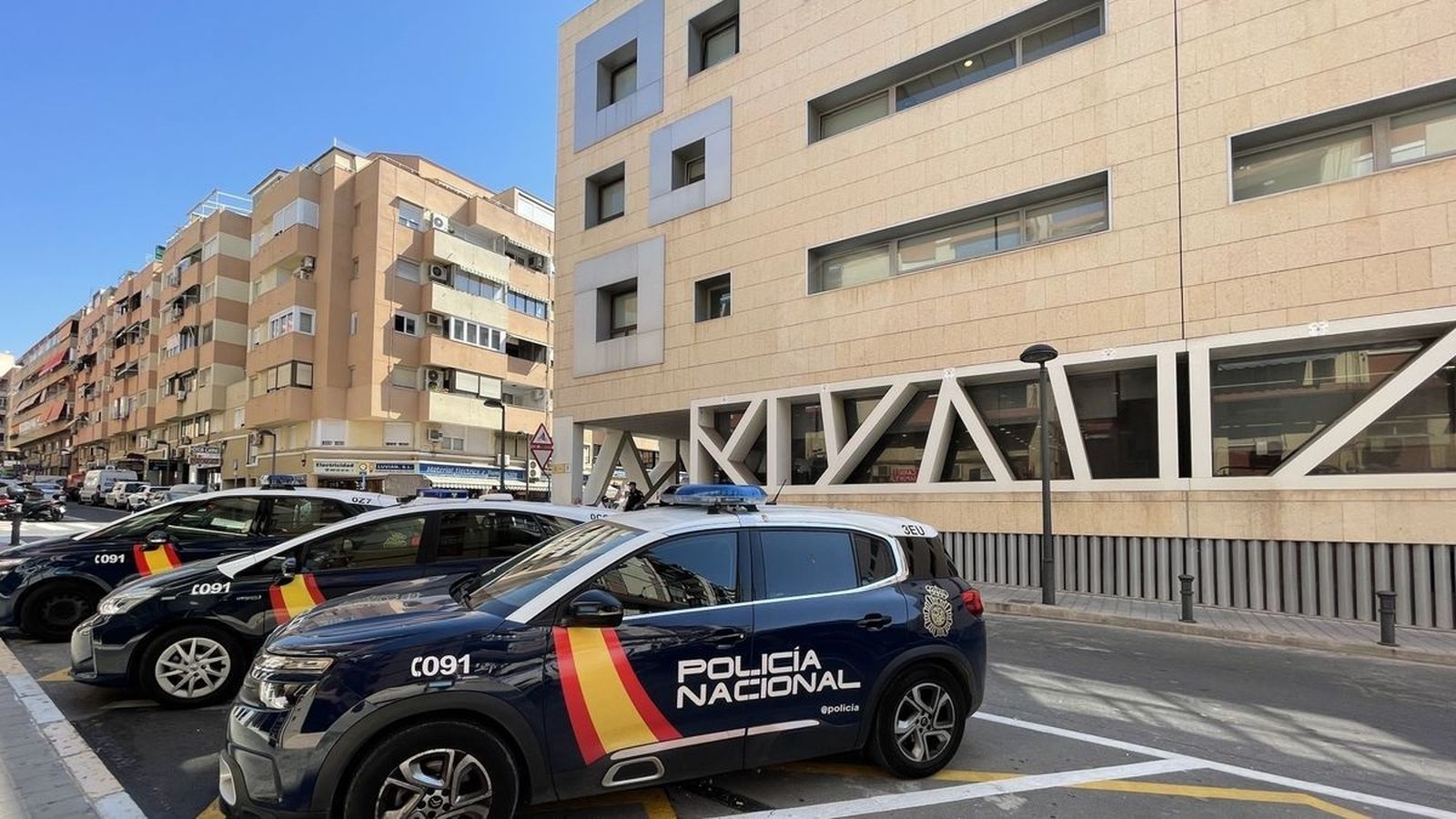 Imatge d'arxiu de cotxes de la policia nacional a Alacant