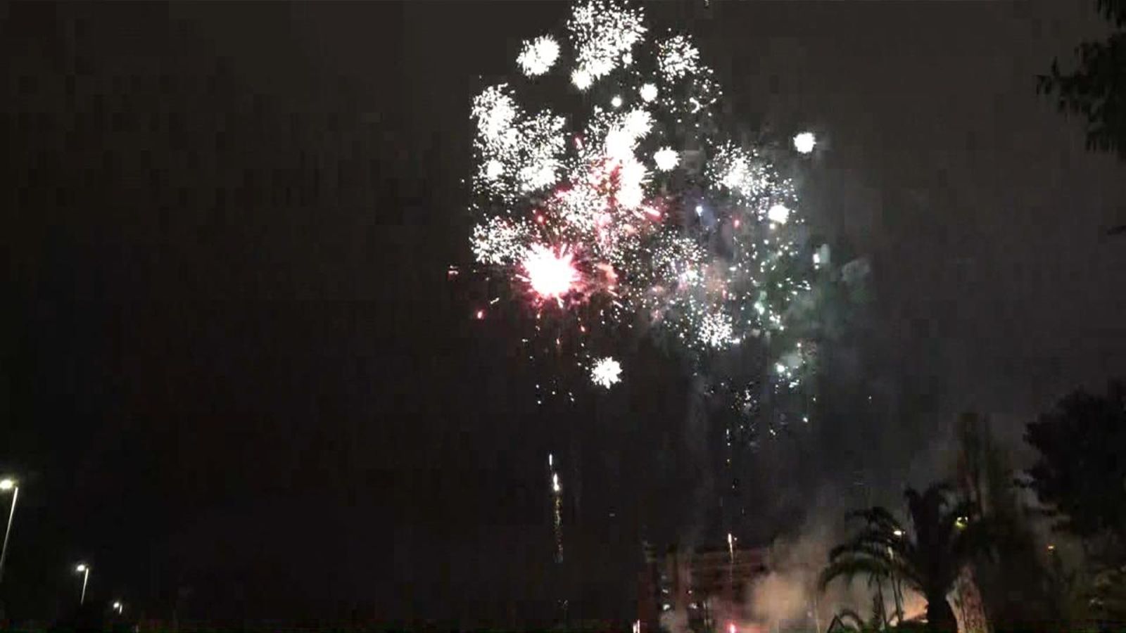 Així es prepara una mascletà nocturna