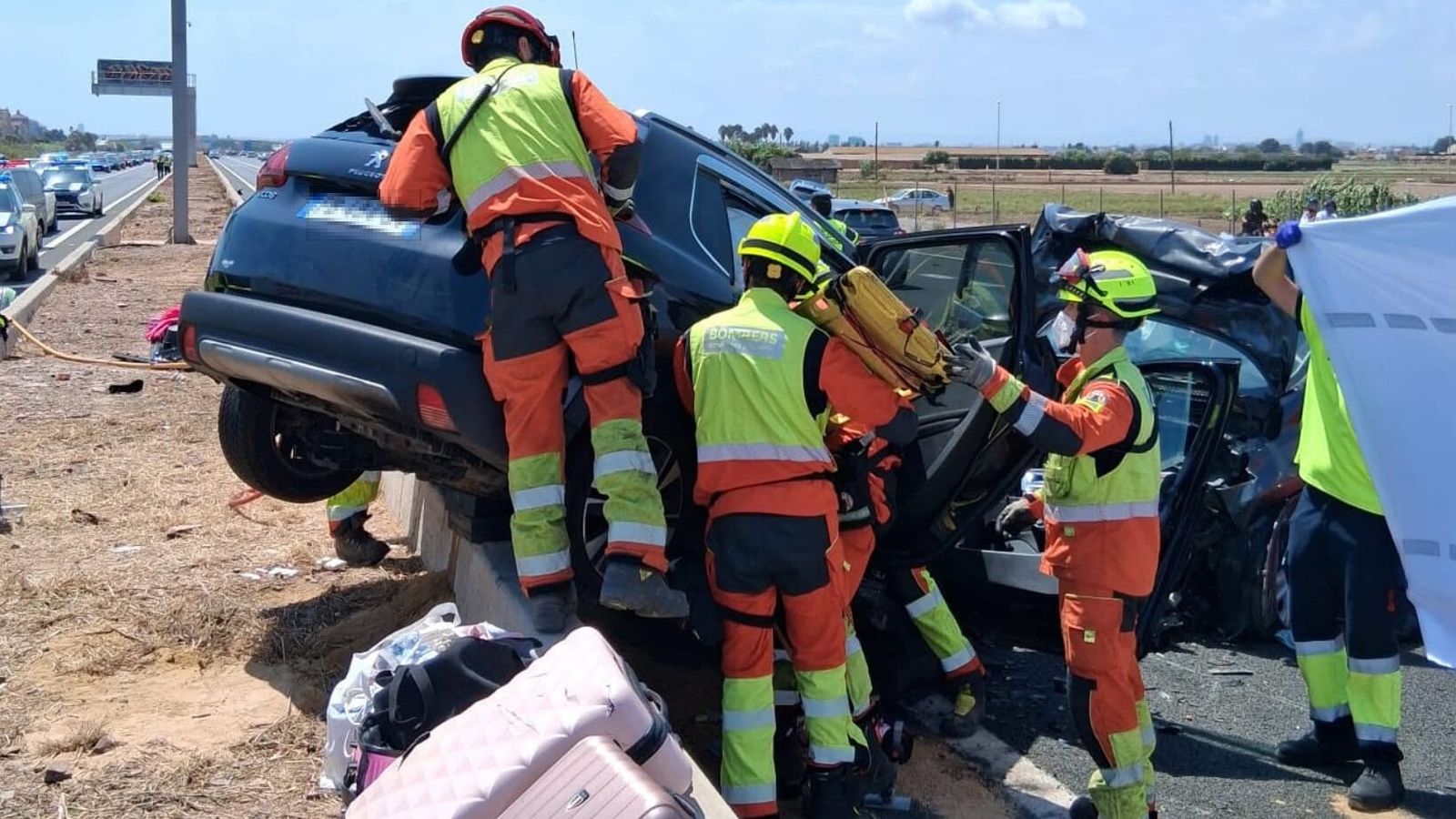 Mor una dona en un accident múltiple a la V-21 a Foios