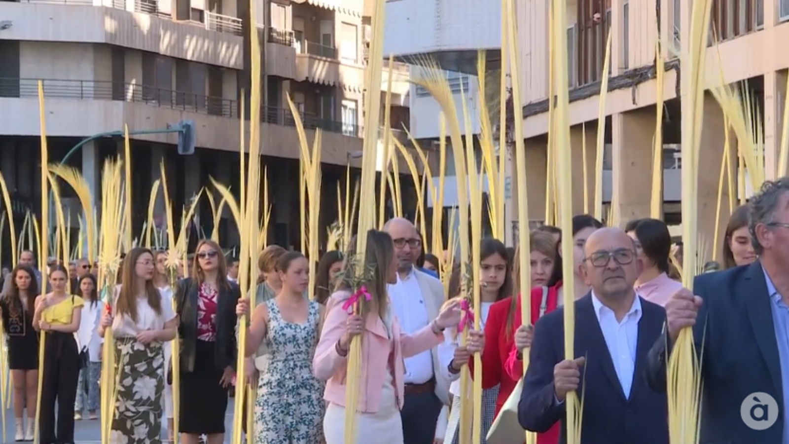 Més de 70.000 il·licitans celebren la processó de les Palmes d’Elx La processó de les