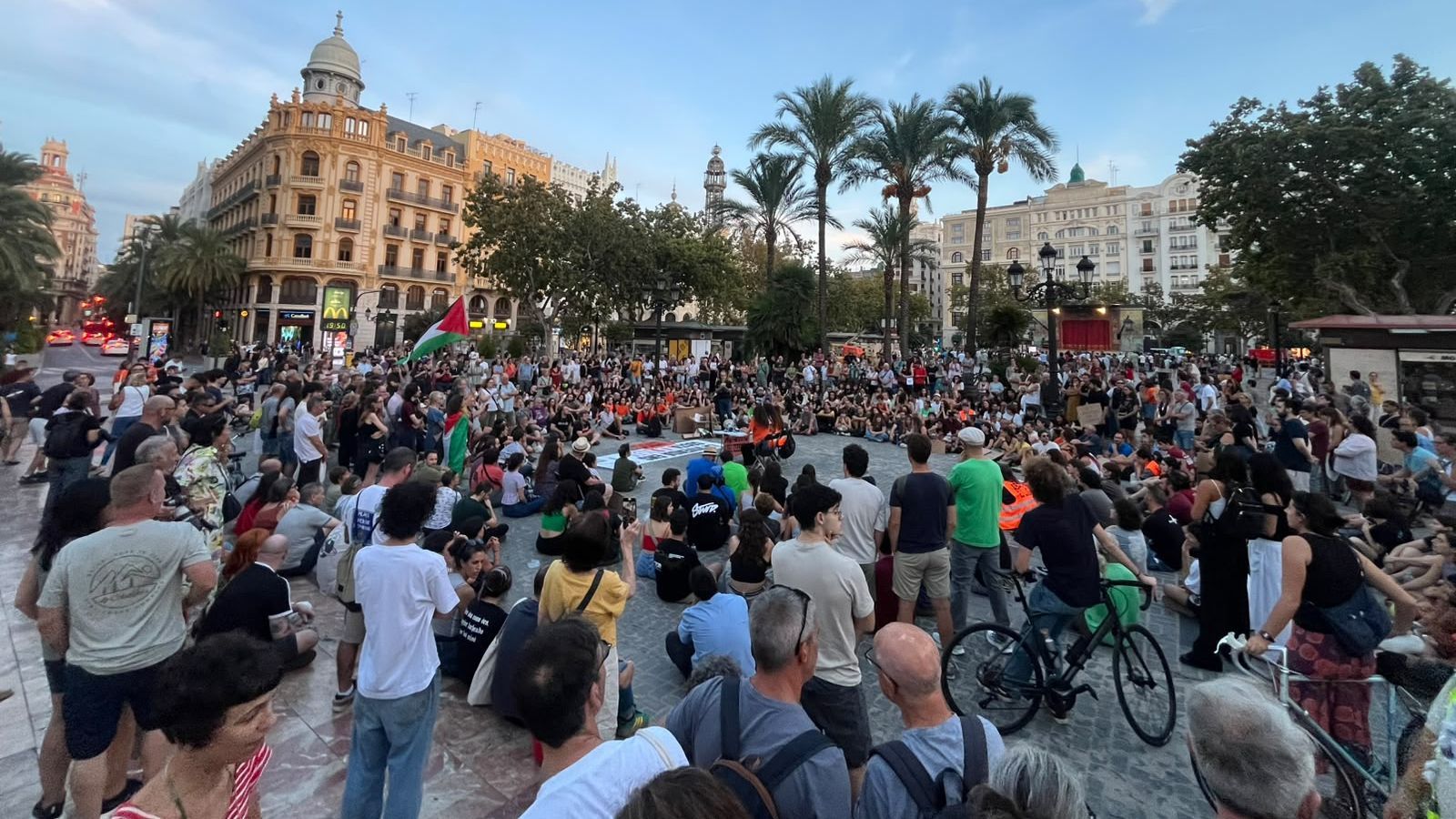 La concentració a la plaça de l'Ajuntament esta vesprada