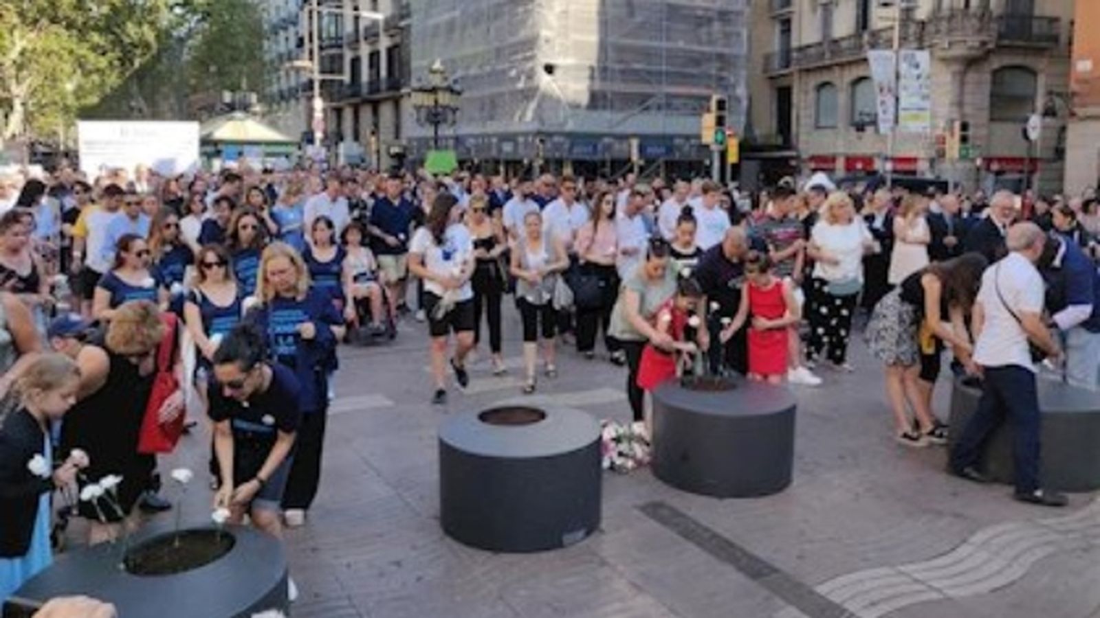 Homenatge a les víctimes dels atemptats a la Rambla de Barcelona