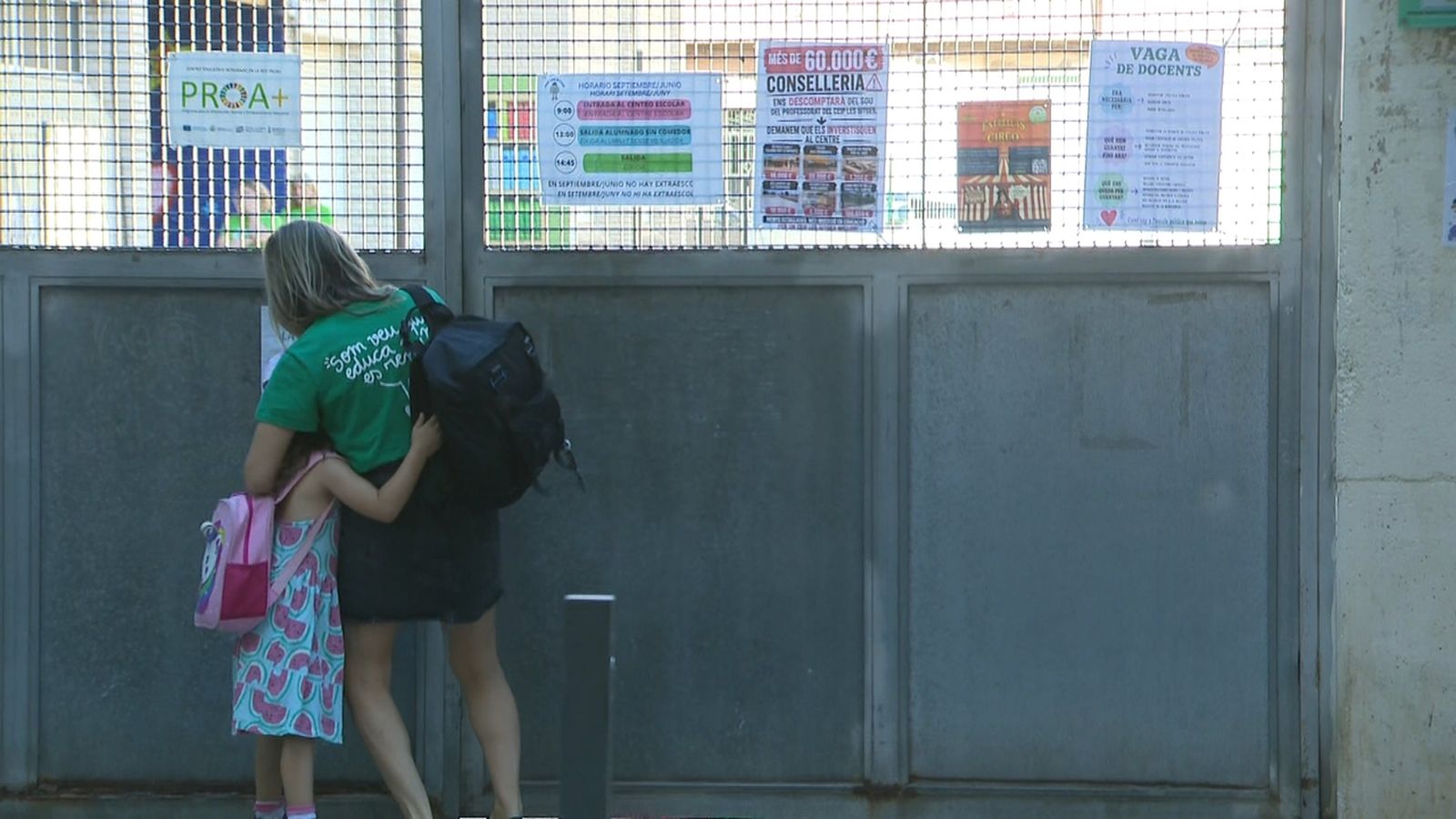 Entrada d'un centre educatiu a Burjassot, este divendres