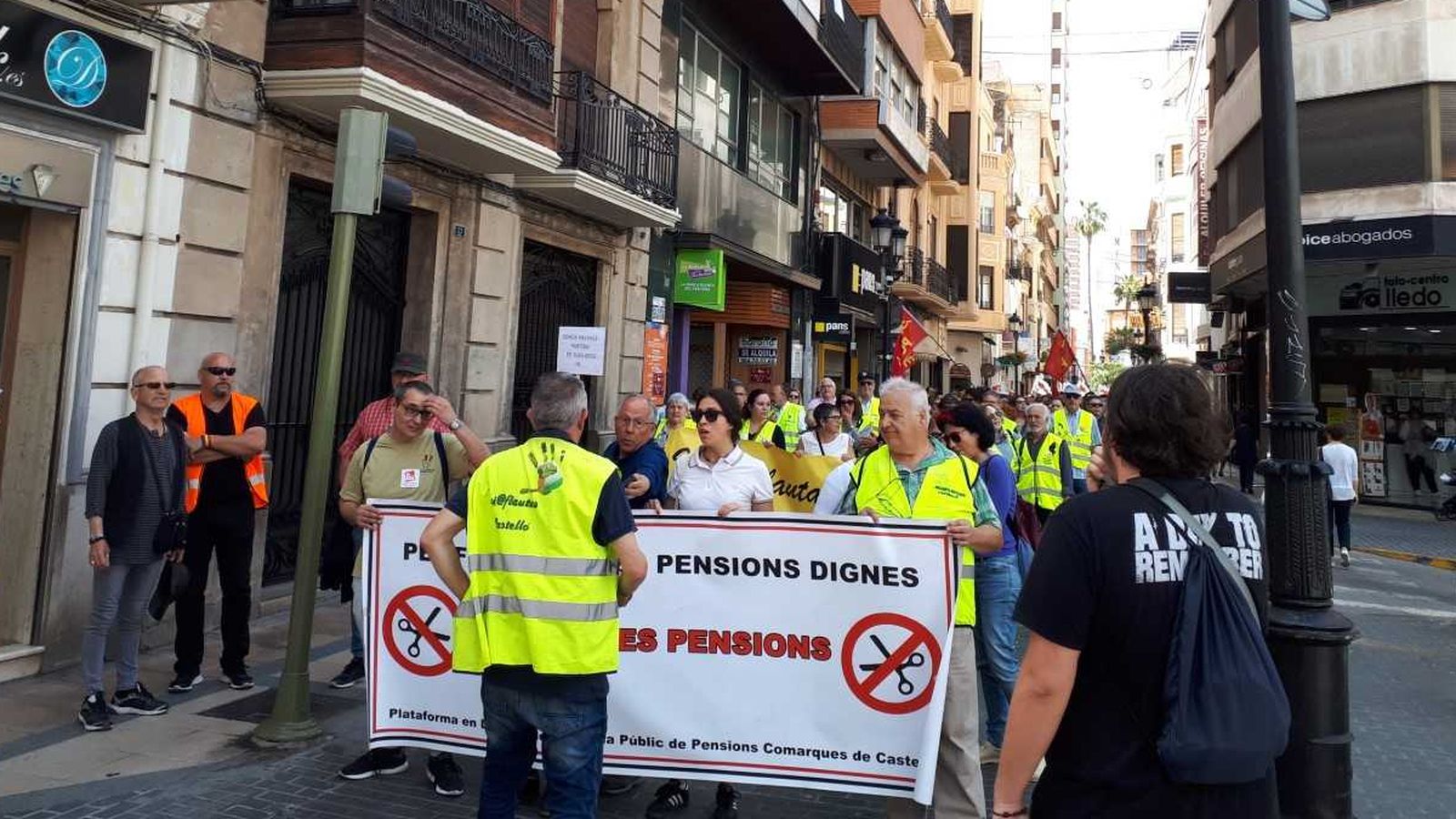 Centenars de pensionistes s'han manifestat pels carrers de Castelló