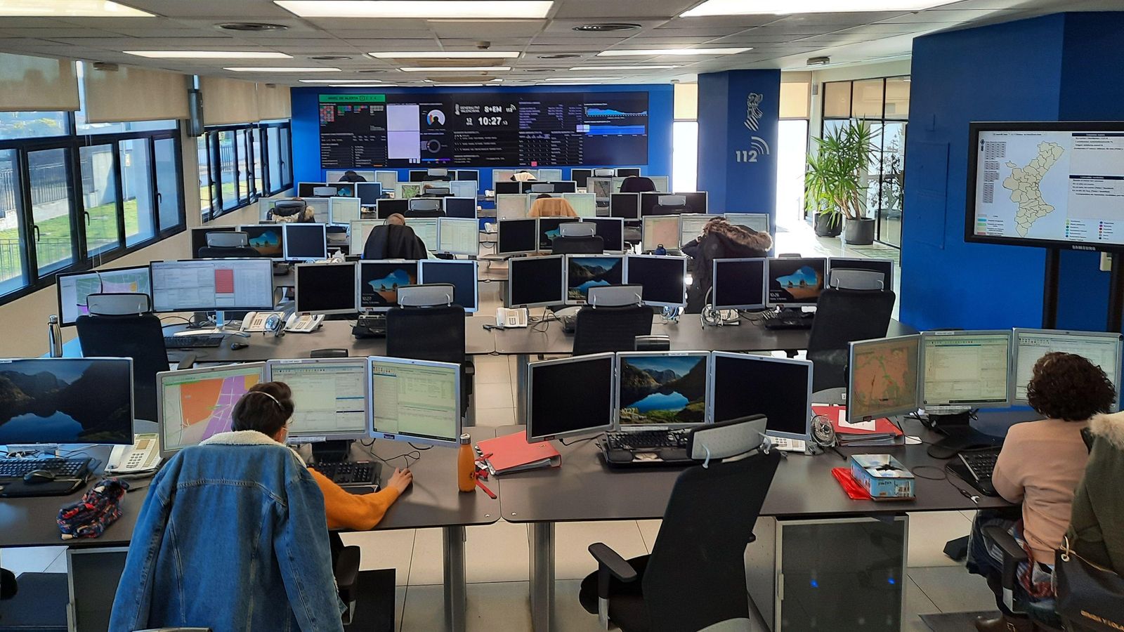 Centre d'atenció telefònica de l'112 Emergències Centre d'atenció telefònica de l'111 Emergències