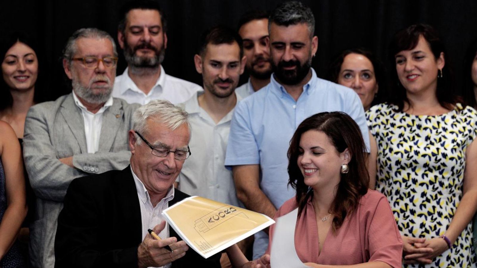 Joan Ribó i Sandra Gómez firmen l'acord del Rialto el passat estiu