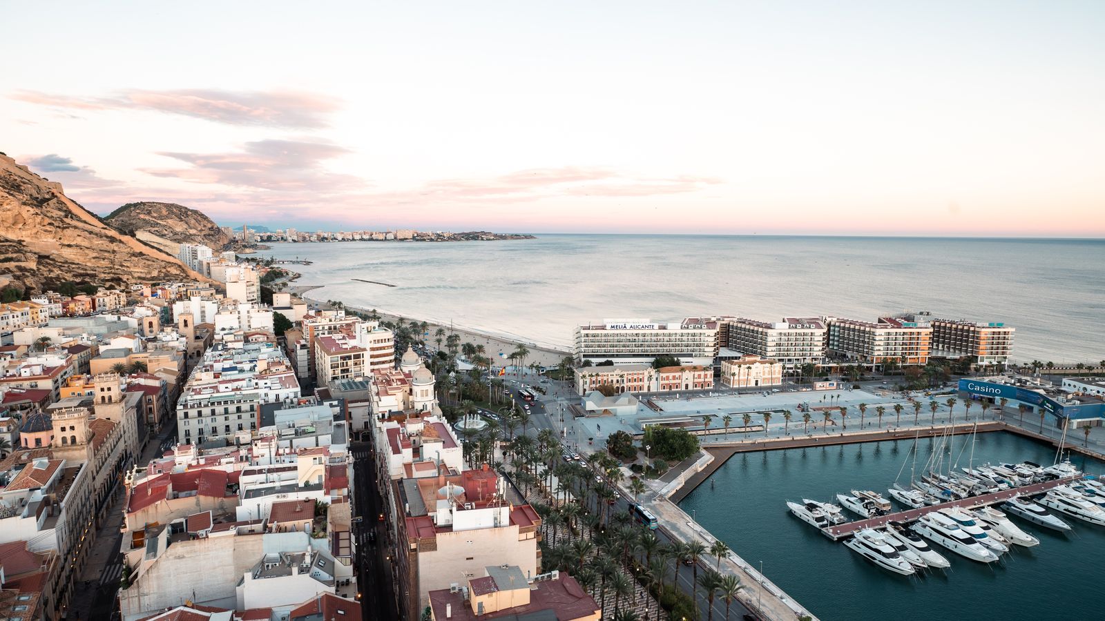 Vista aèria del Port d'Alacant, una de les zones tallades al trànsit