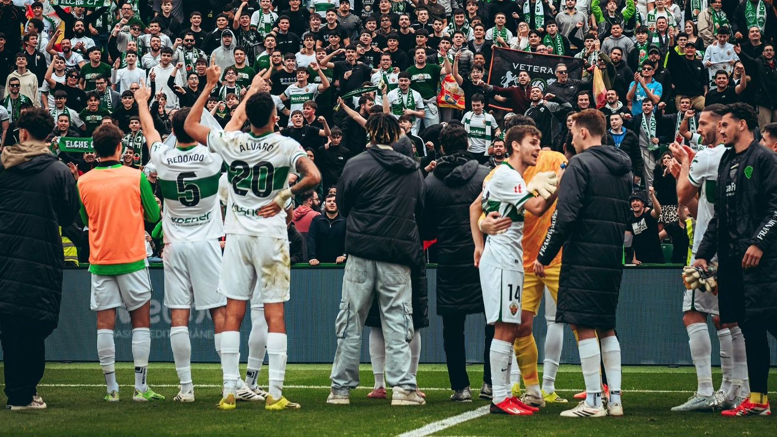 Imatge de la celebració de l'Elx després de guanyar al Mallorca