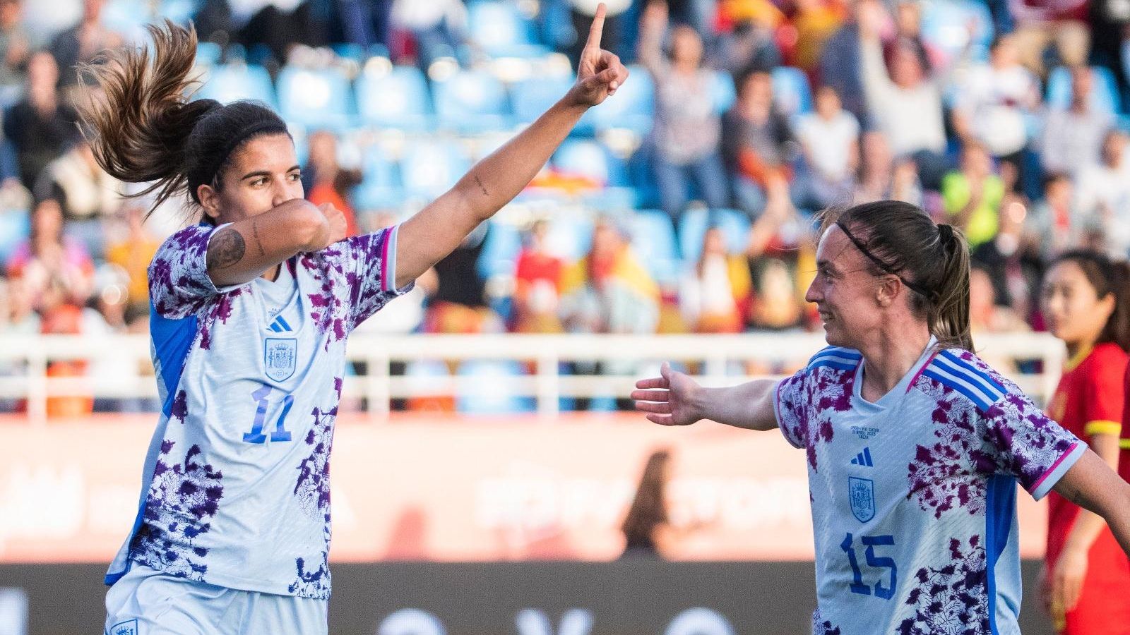 Alba Redondo celebra el tercer gol d'Espanya