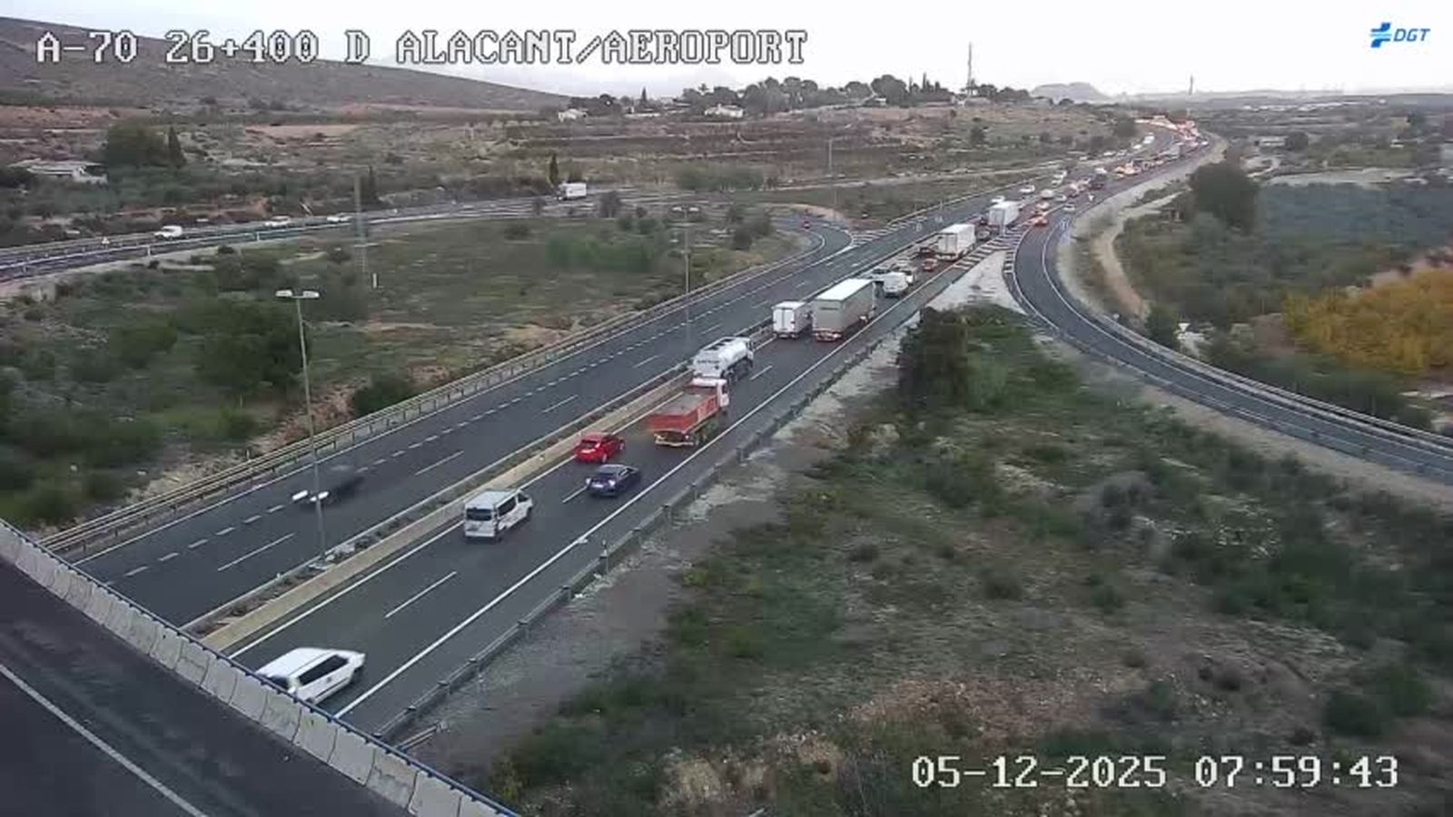 Cua de vehicles a l'A-70 d'Alacant