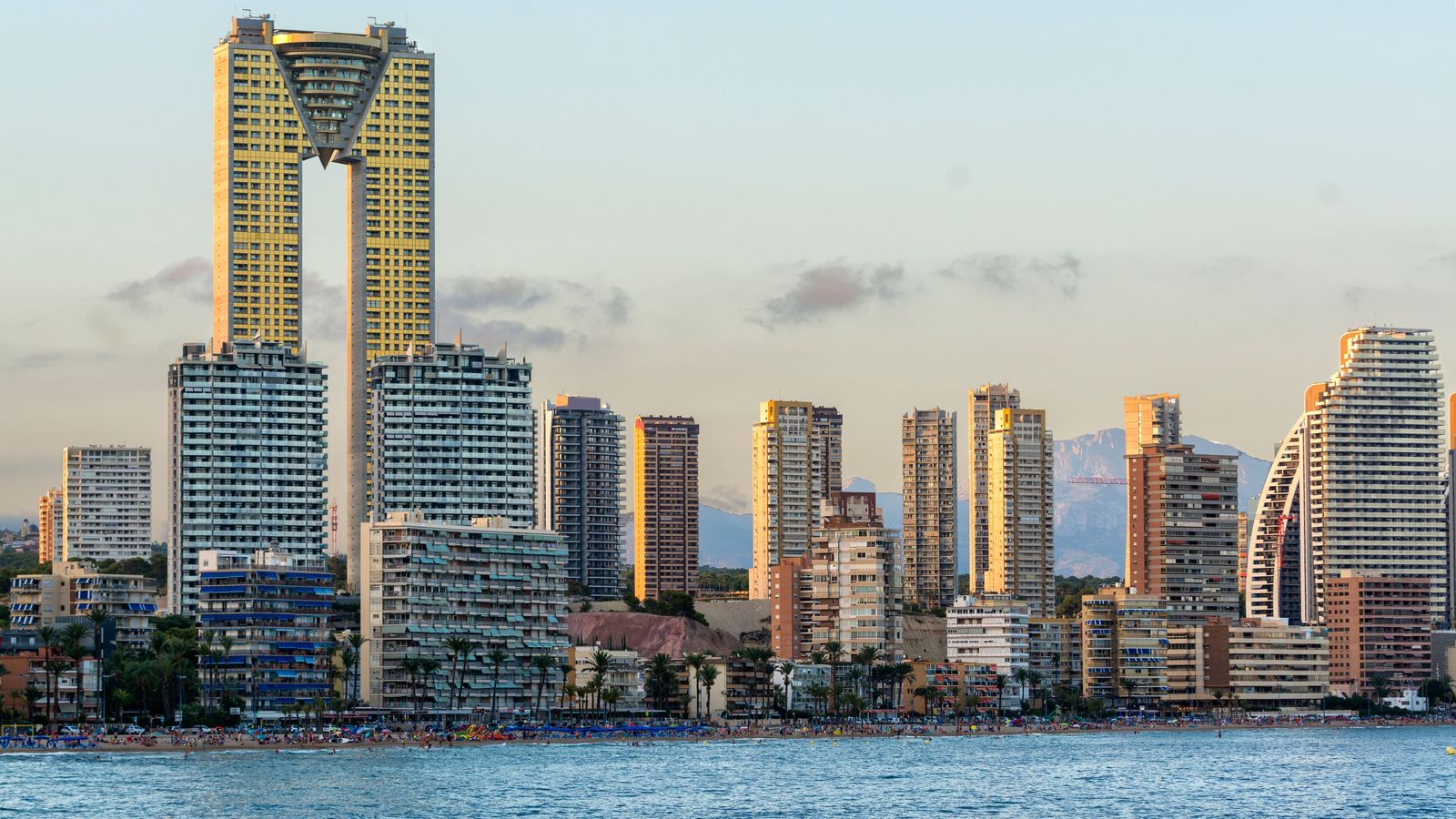 Hotels en primera línia de costa a Benidorm (Marina Baixa), en una imatge d'arxiu