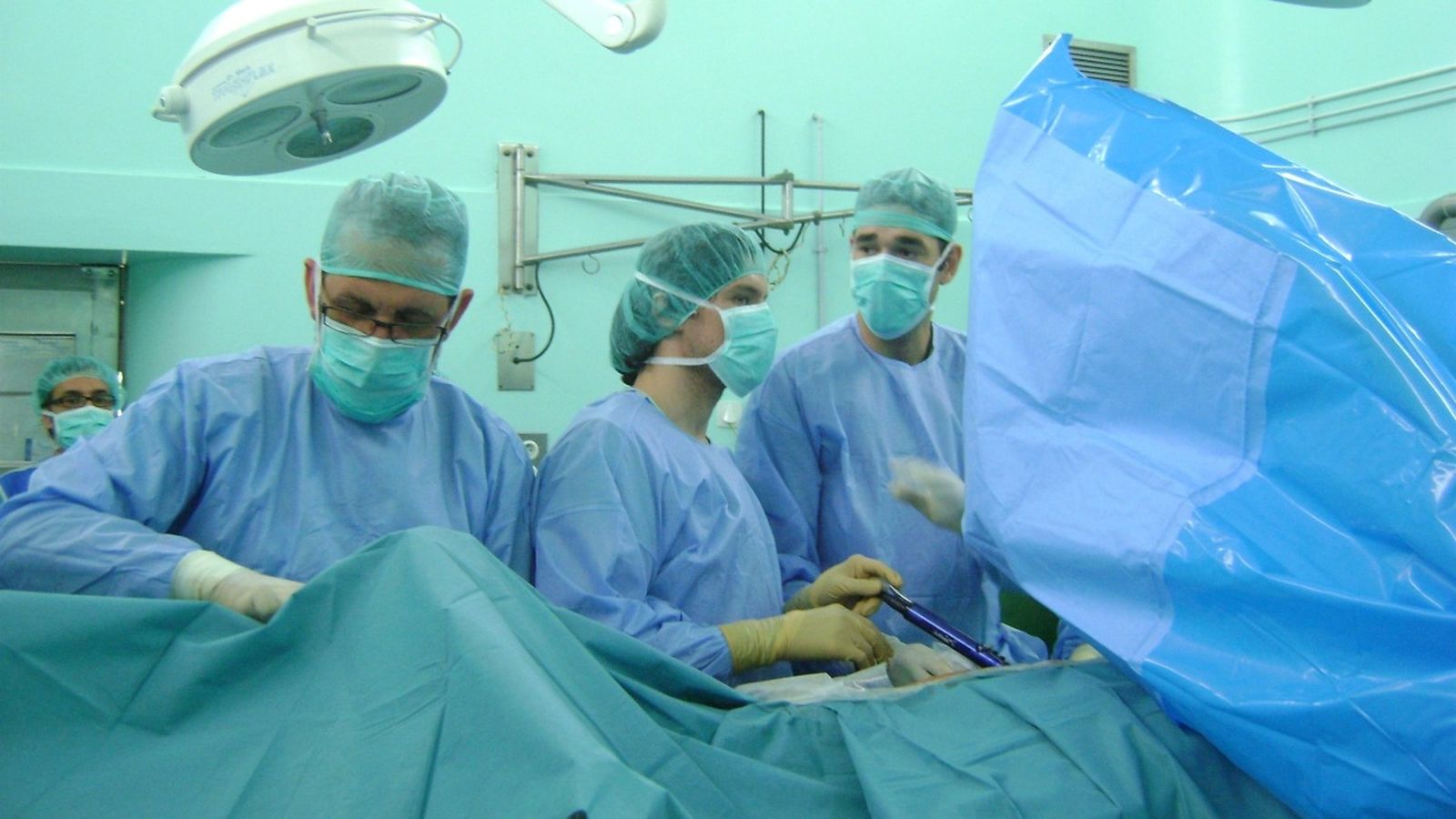 Una intervenció quirúrgica a la Comunitat Valenciana, en una imatge d'arxiu