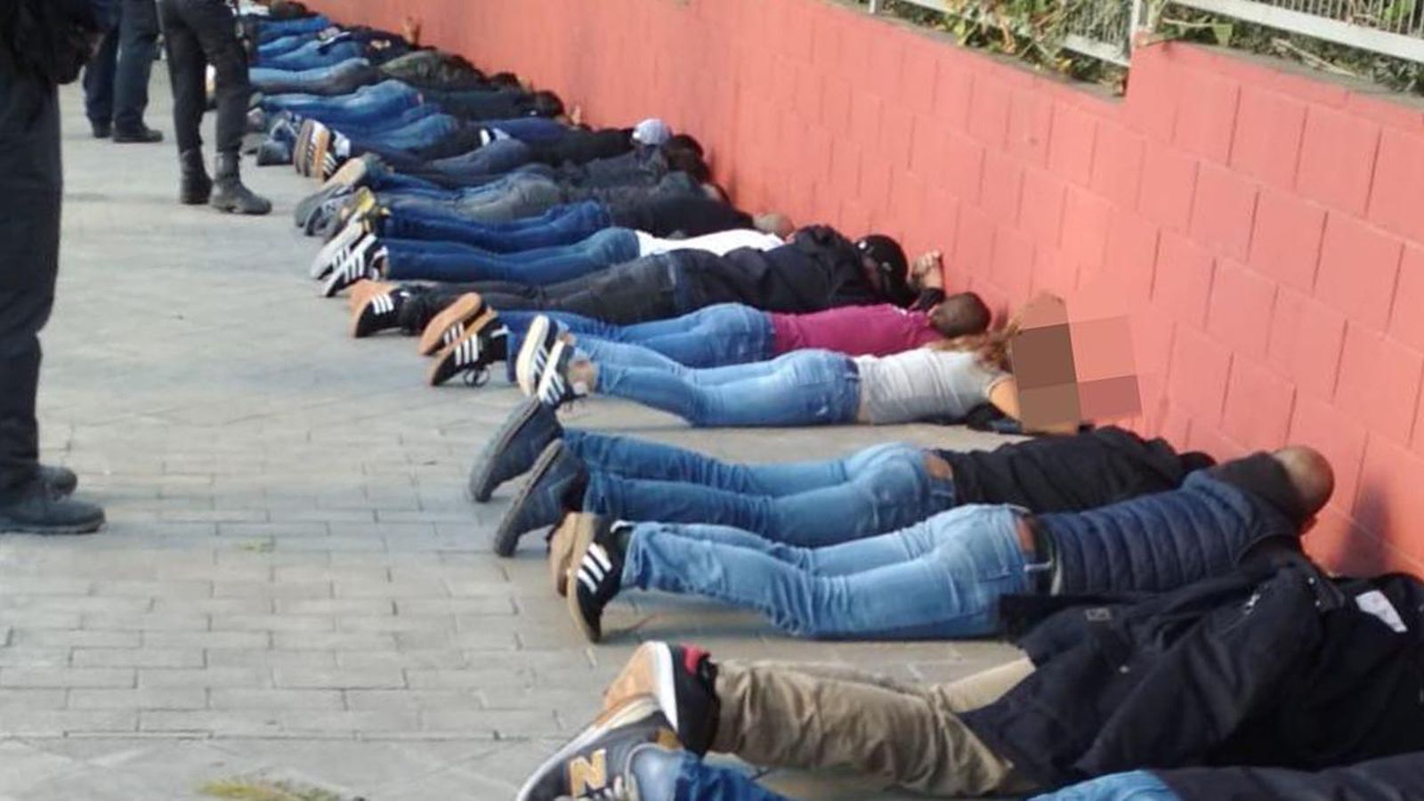 Llibertat amb càrrecs per als tres ultres detinguts diumenge per la batalla campal al Rico Pérez Llibertat amb càrrecs per als tres ultres detinguts diumenge per la batalla campal al Rico Pérez