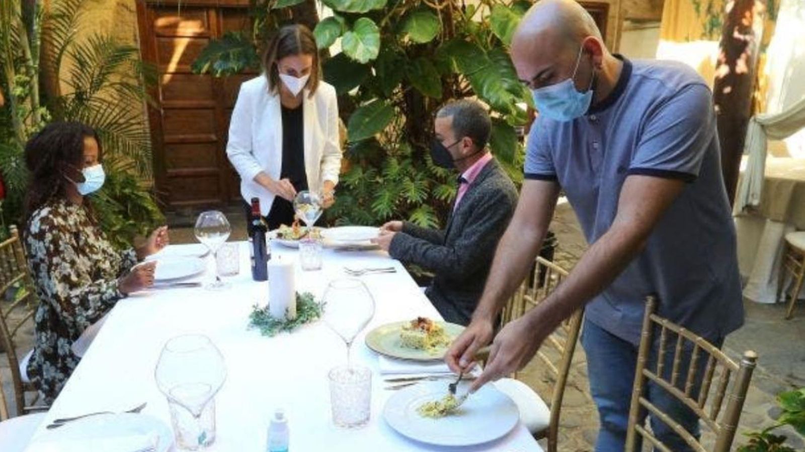 Imatge d'arxiu d'una reunió social