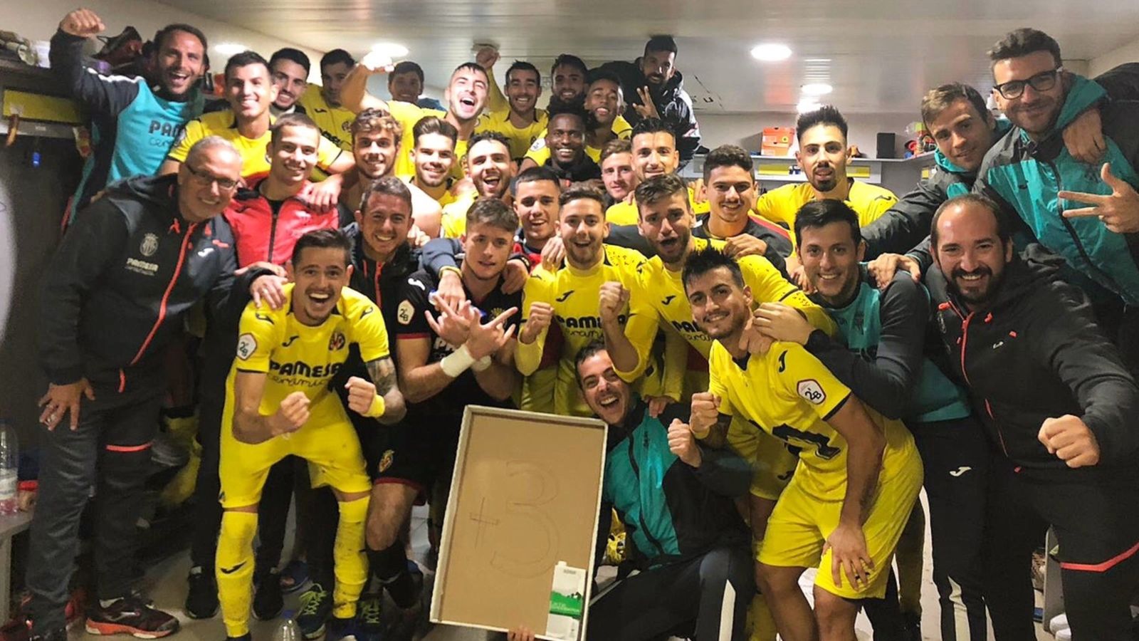 El Vila-real celebra la victòria i el lideratge al vestidor