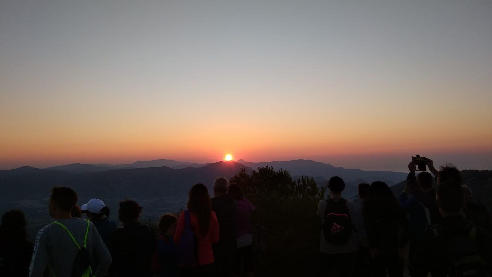 L'alba a l'alt del Guisop, durant l'homenatge de 2018