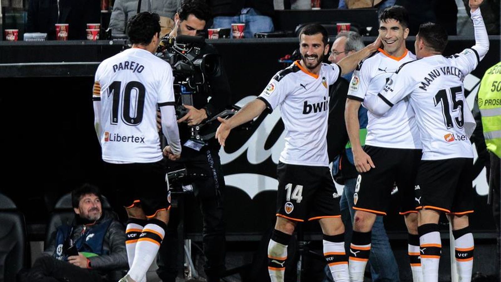 Jugadors del València CF celebren un gol