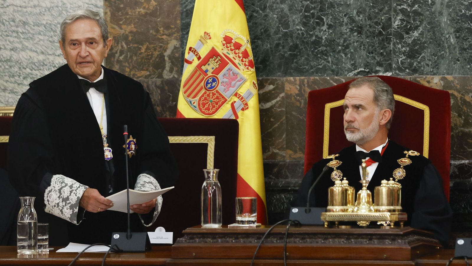 El rei Felip VI escolta el discurs del president interí del Tribunal Suprem, Francisco Marín Castán