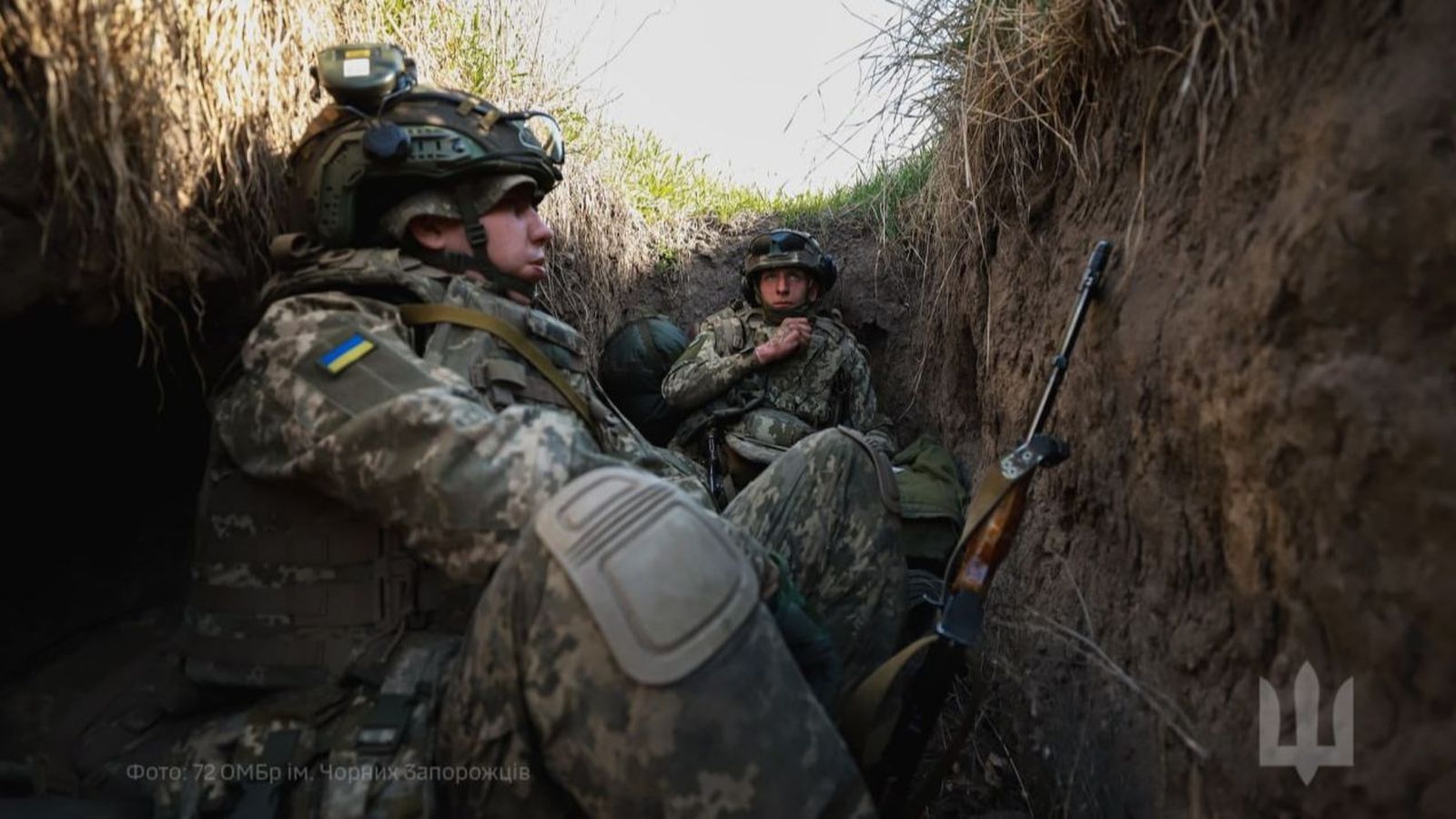 Soldats ucraïnesos en una trinxera