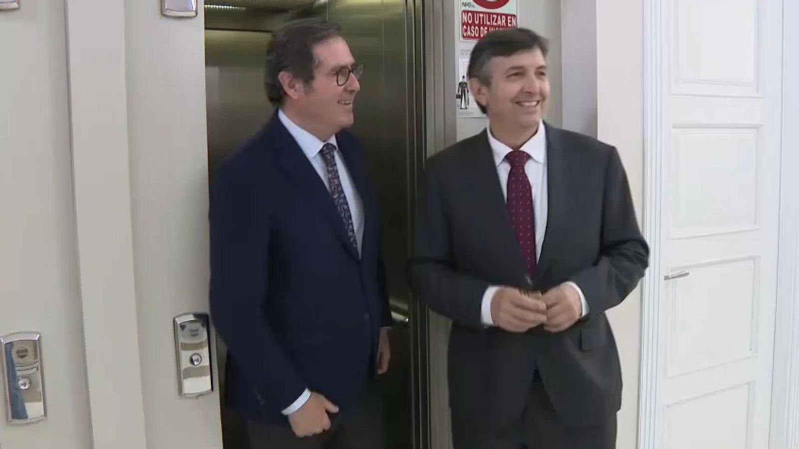 El president de la CEOE, Antonio Garamendi, i de la CEV, Vicente Lafuente, este dimarts a València