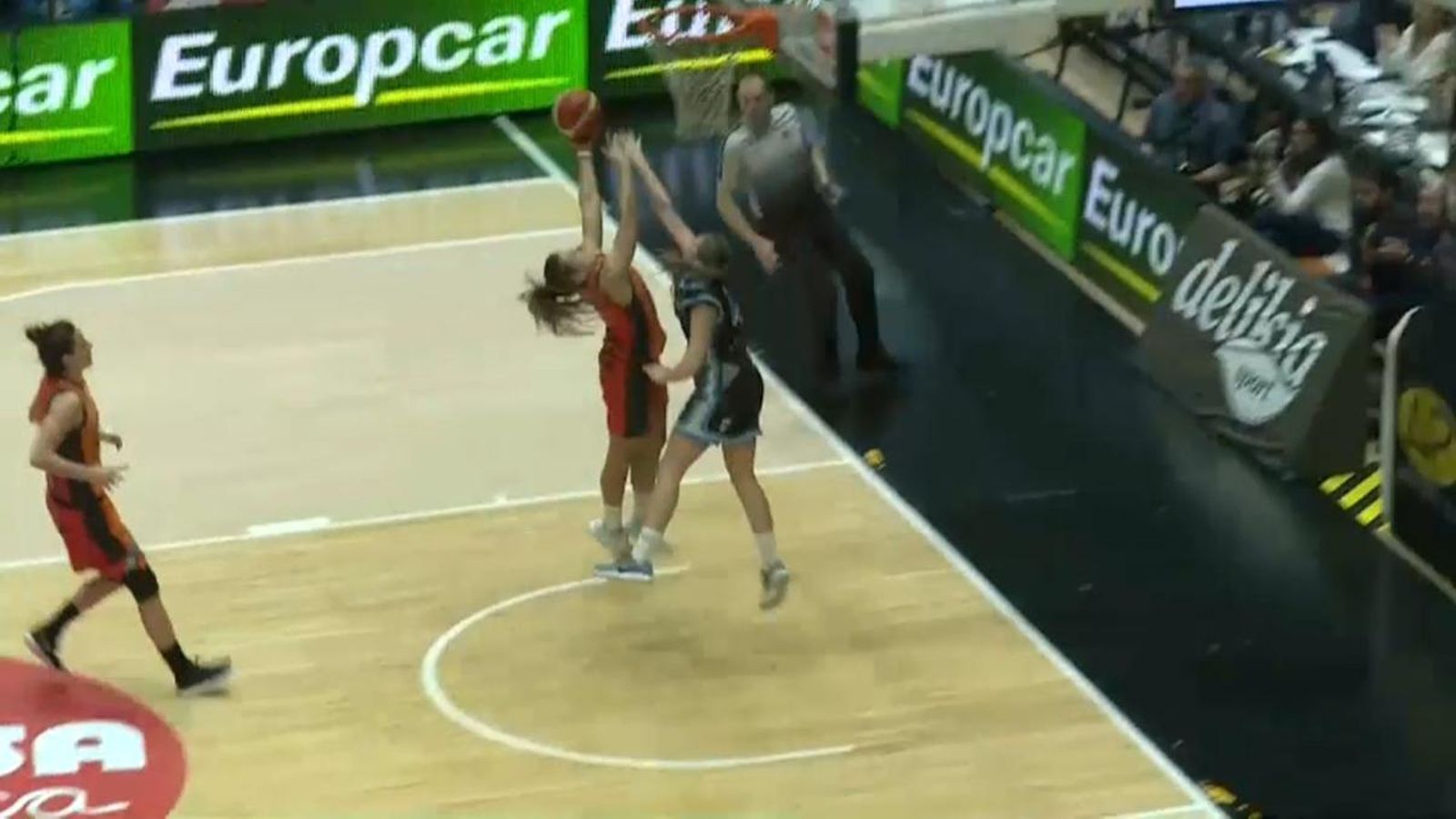 El València Basket supera un rival directe El València Basket supera un rival directe