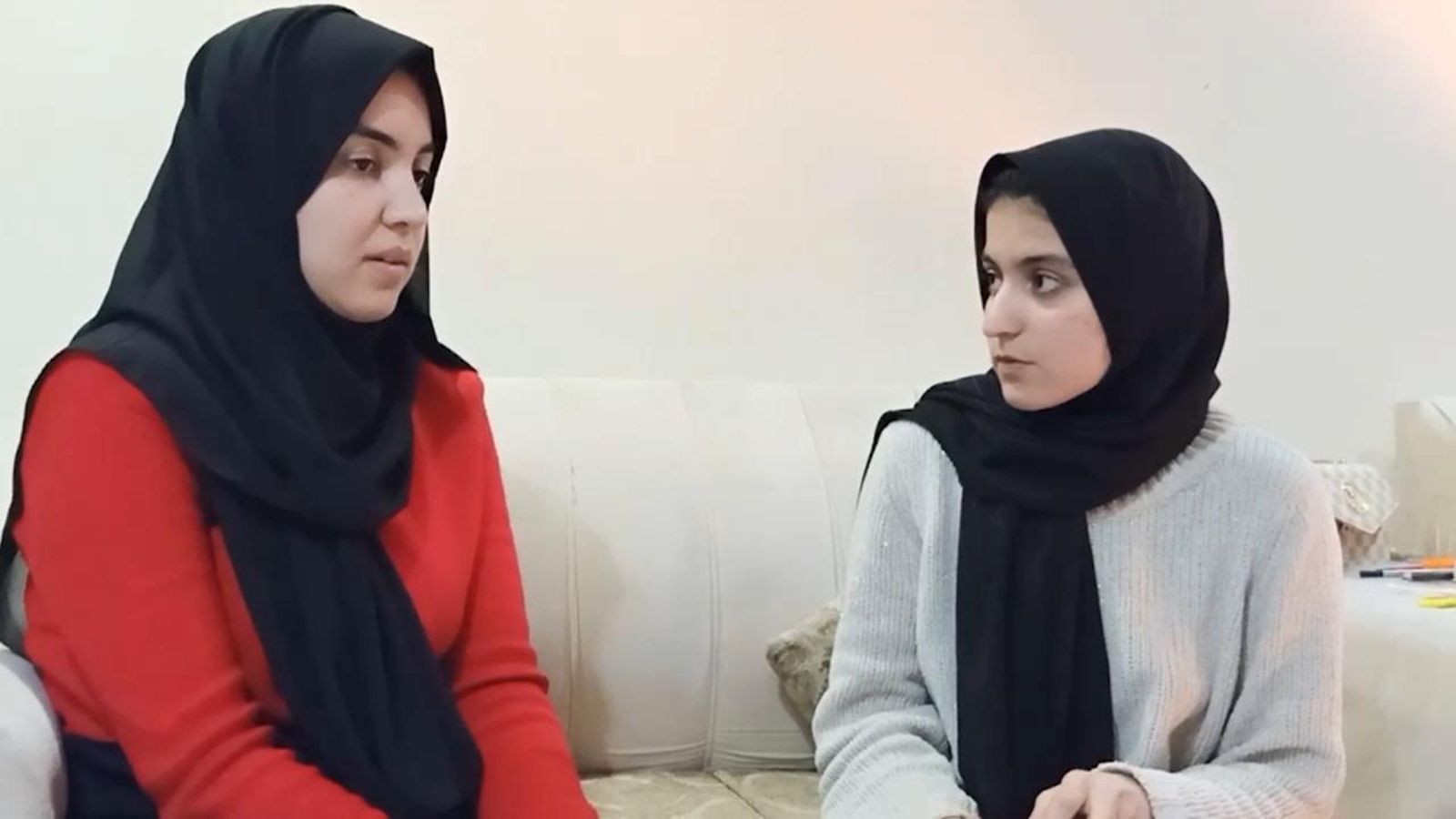 Helai Farahmand i Roya Sahgari han fugit del règim talibà de l'Afganistan i esperen trobar asil polític a Espanya