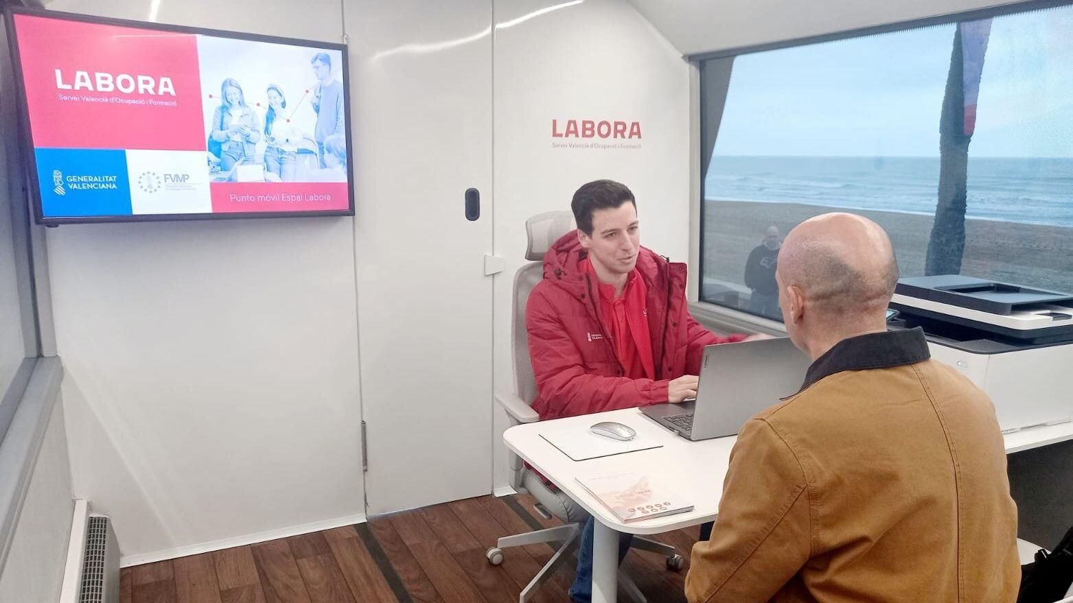 Oficina mòbil de Labora en una imatge d'arxiu Oficina mòbil del Labora en una imatge d'arxiu