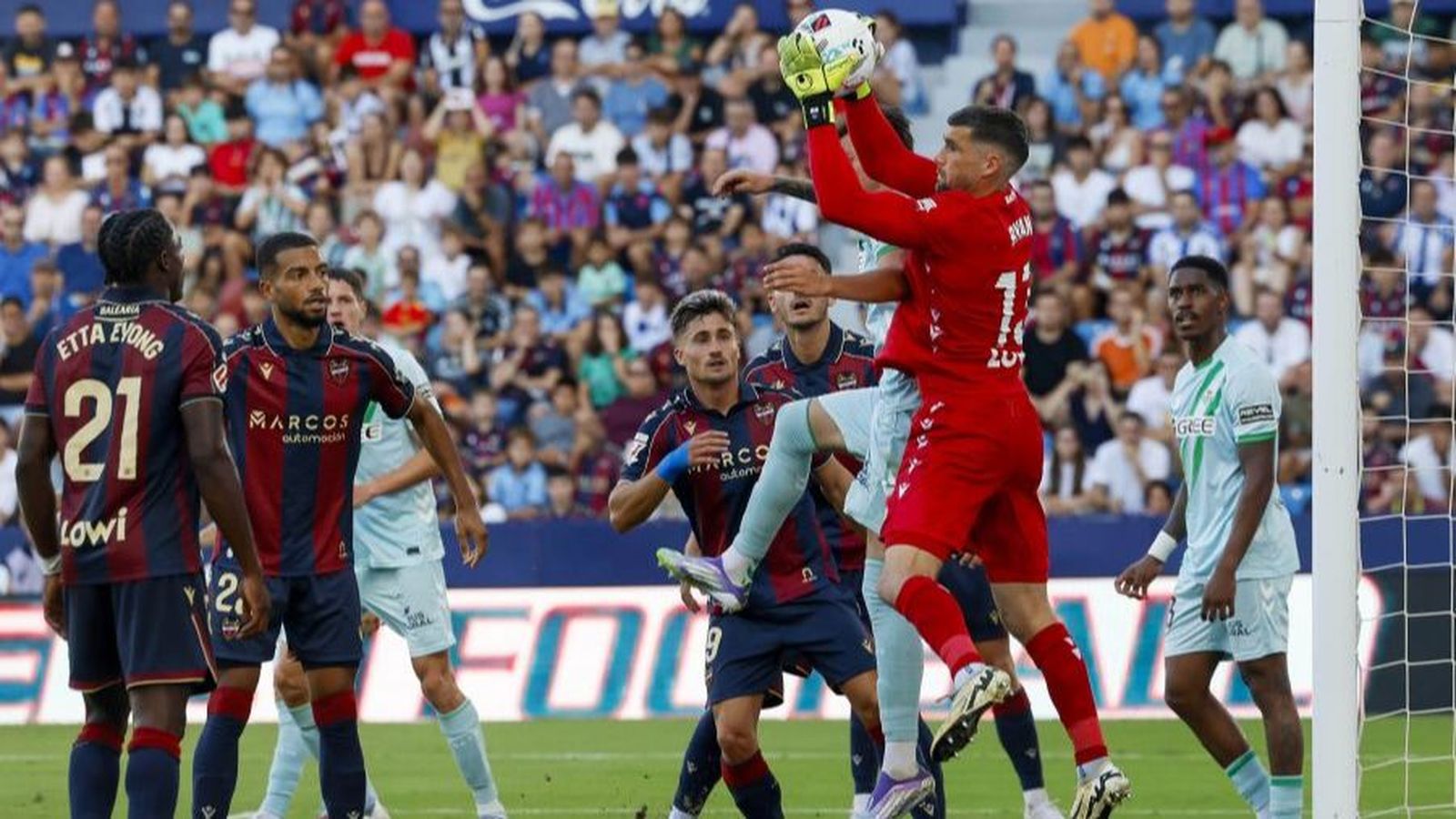 Ryan, en una acció del partit de la primera volta