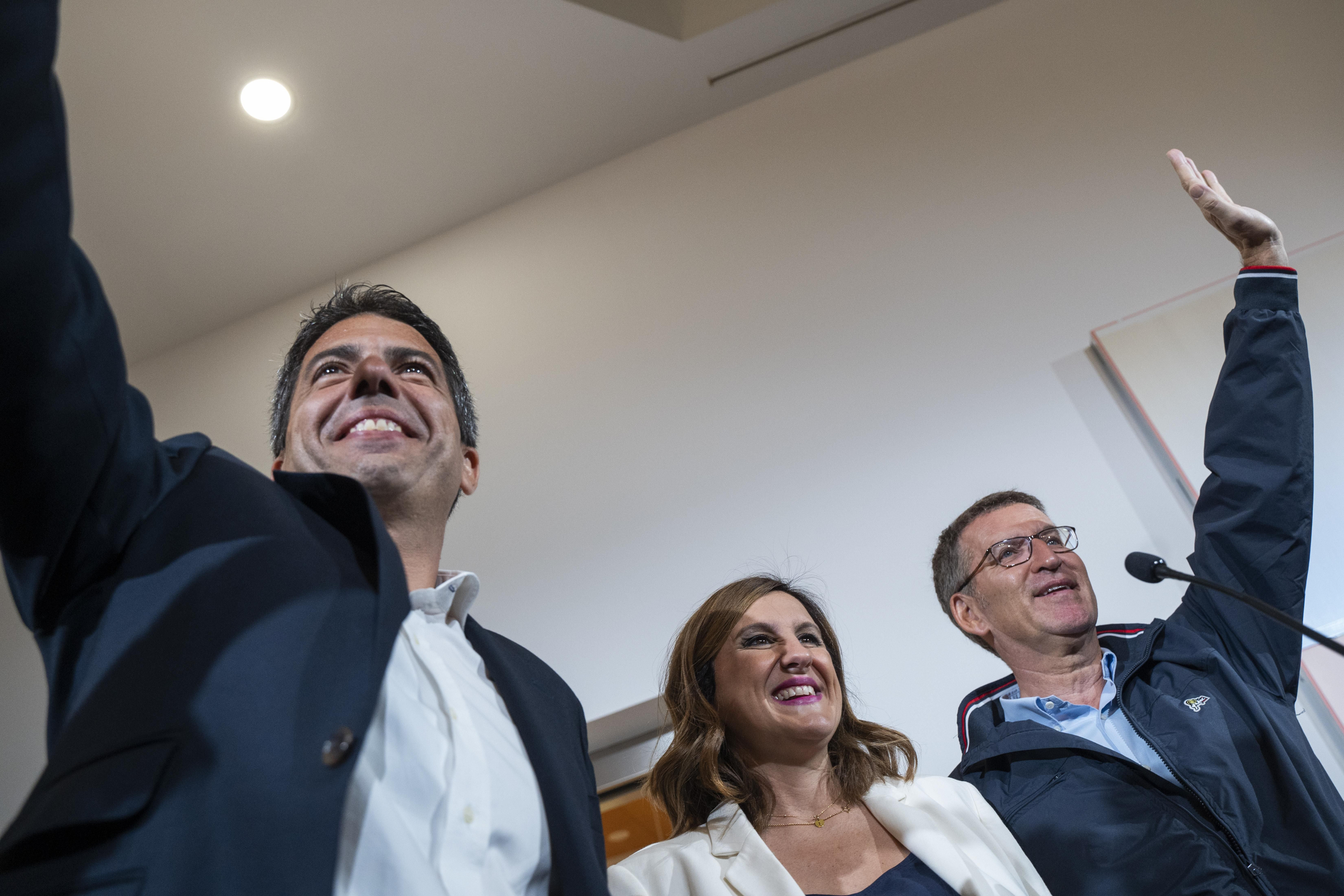 Carlos Mazón, María José Catalá i Alberto Núñez Feijóo, saluden durant un acte a la Fundació Bancaixa a València Carlos Mazón, Maria José Catalá i Alberto Núñez Feijóo, saluden durant un acte en la Fundació Bancaixa a València