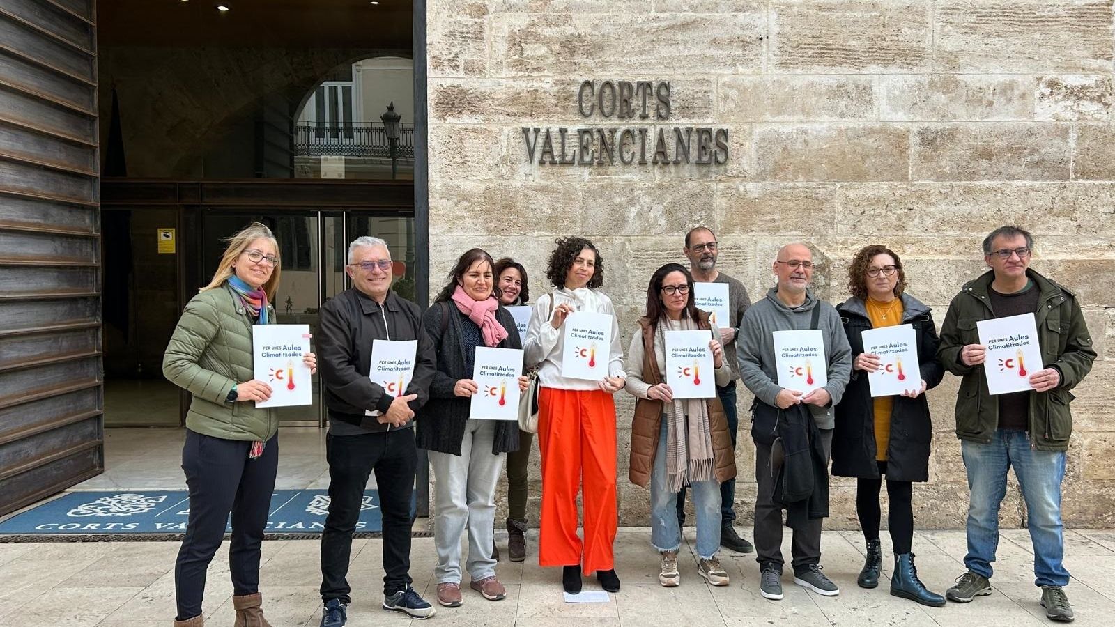 Famílies d'alumnat i equips directius registren una ILP a les Corts per a regular per llei la climatització a les aules