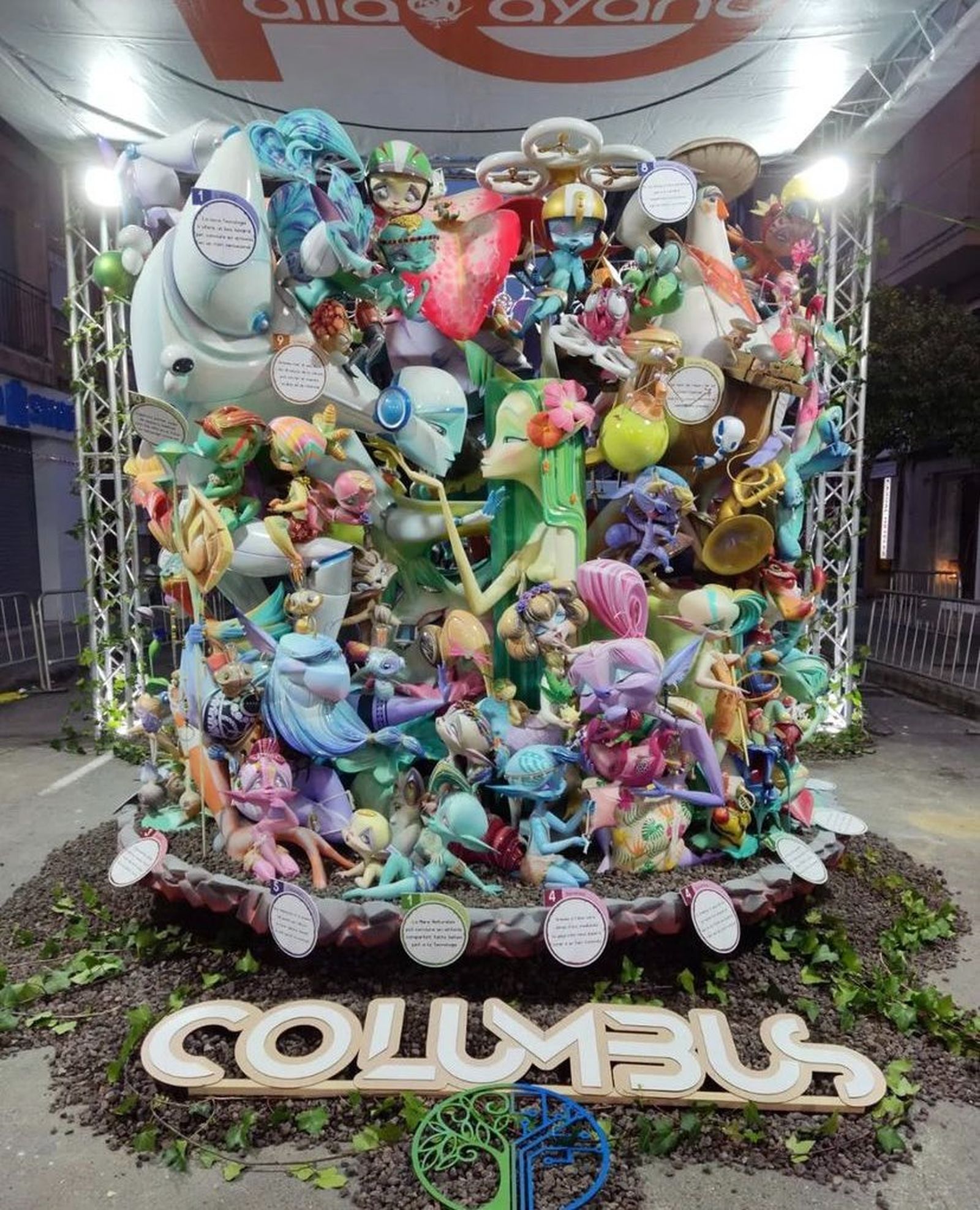 Falla 'Columbus' de la comissió Falla Gayano Luch, primer premi de la Secció Especial d'infantil