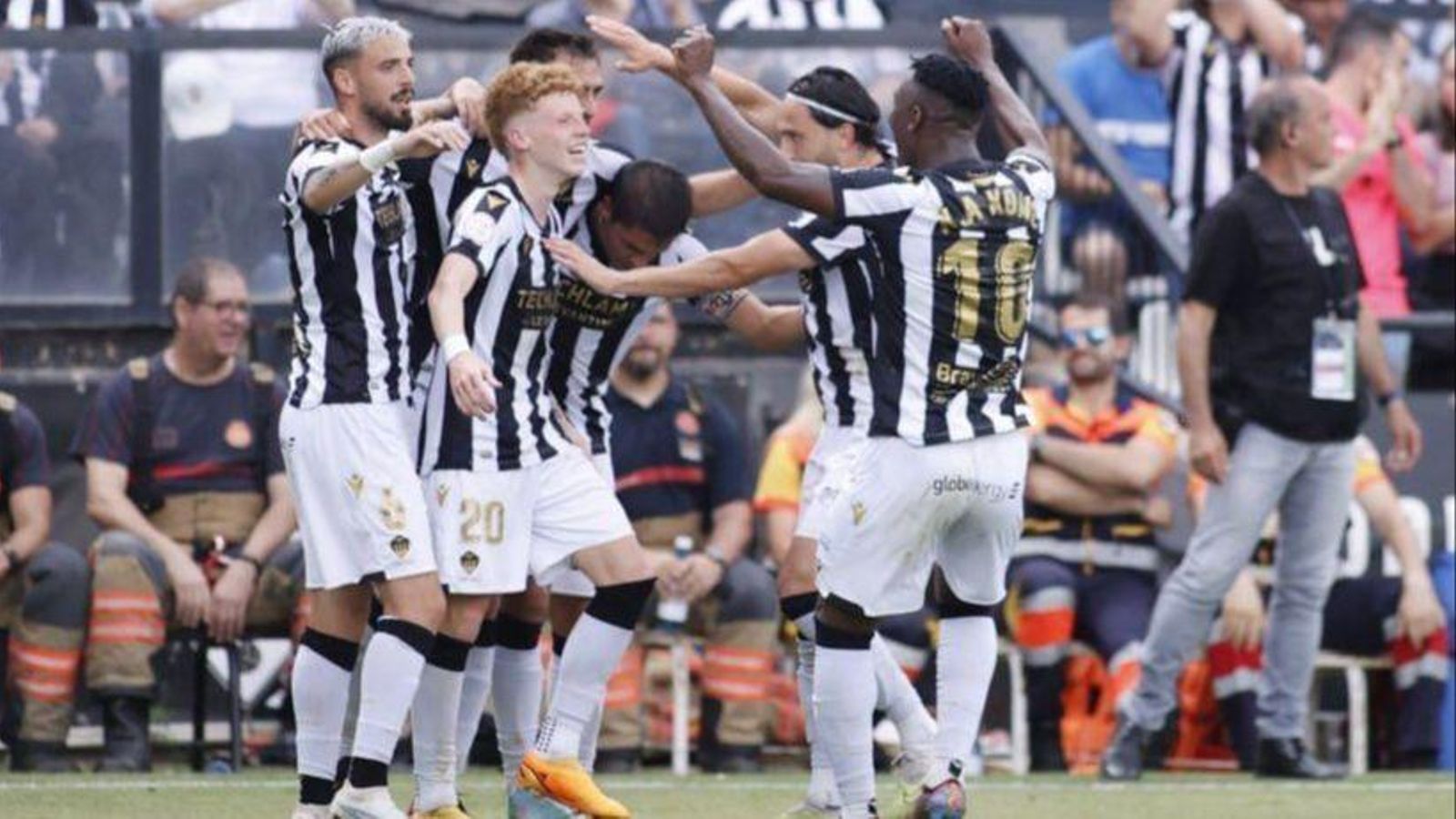 Els jugadors del Castelló celebren un dels gols Els jugadors del Castelló celebren un dels gols