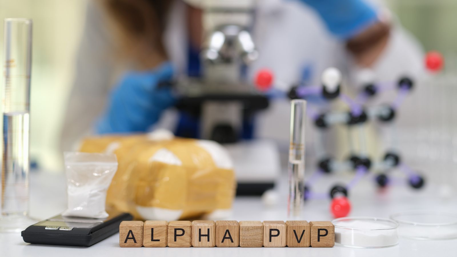 Mostres de la droga Alfa-PVP en un laboratori (arxiu)