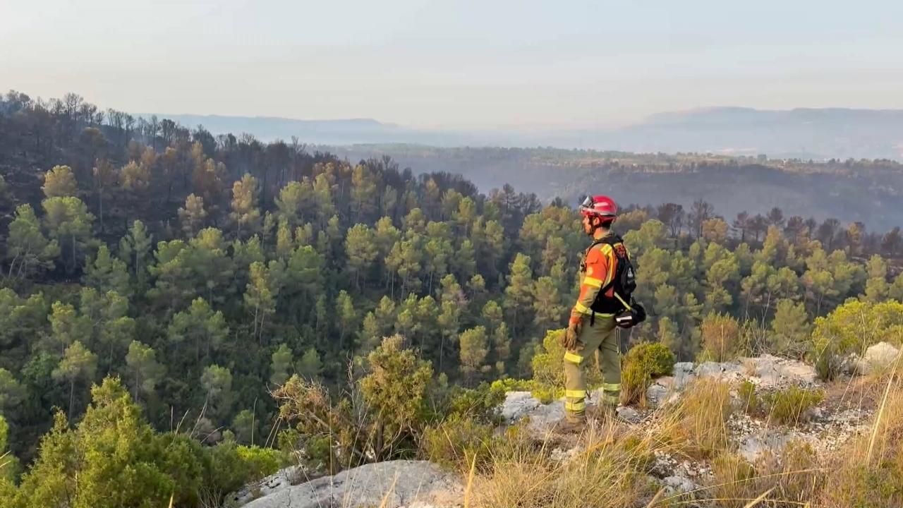 L'incendi a Teresa de Cofrentes està estabilitzat, però encara no controlat