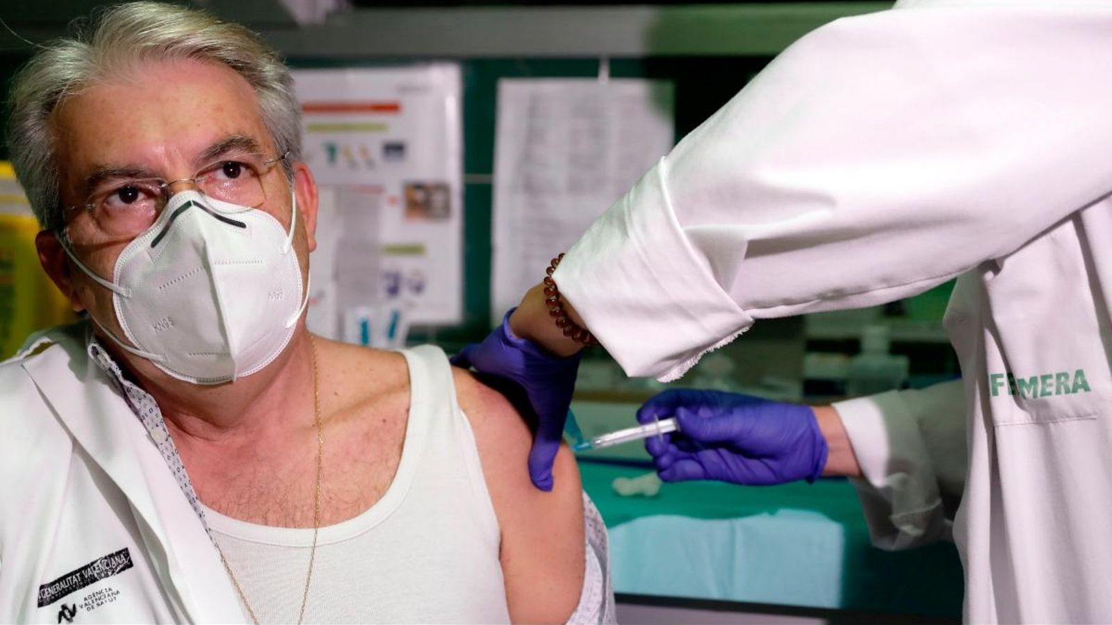 Una imatge d'arxiu de la vacunació del personal sanitari