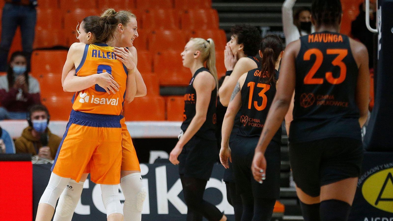 Allen i Gülich celebren el pas a quarts