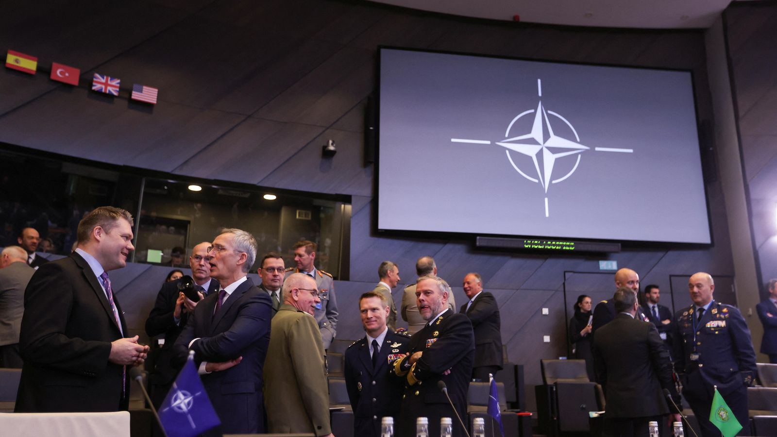 El ministre de Defensa de Finlàndia en la reunió de ministres de defensa de l'OTAN a Brussel·les aquest dimecres