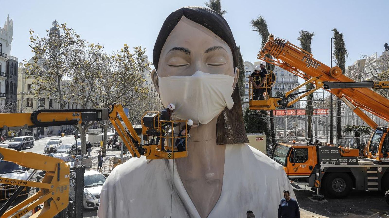 Imatge de la falla municipal la setmana passada, una vegada anunciat l’ajornament de les Falles