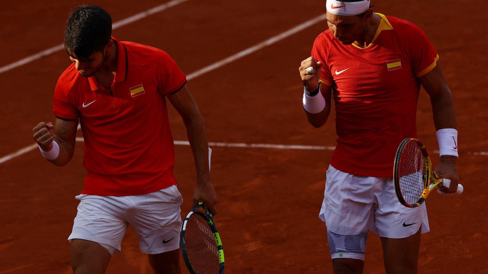 Carlos Alcaraz i Rafael Nadal en el seu partit d'octaus de final